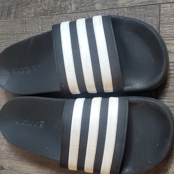 Adidas black slides - Picture 3 of 5
